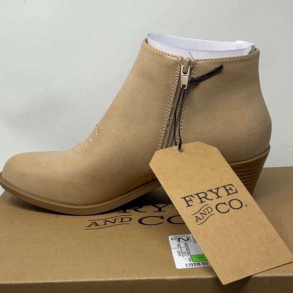 NWT Frye & Company Women’s Jude stacked heel booties, size 9.5M - Picture 3 of 12